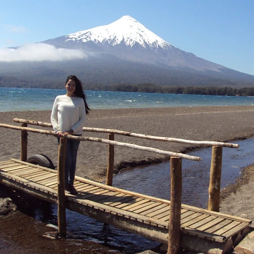 ADKTO 6 Valentina Rojas, cliente de ADKTO que recomienda el servicio de mantenimiento y soporte web.